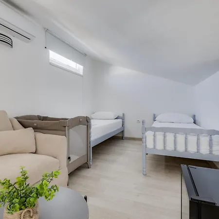 Le Vito By Interhome Tribalj